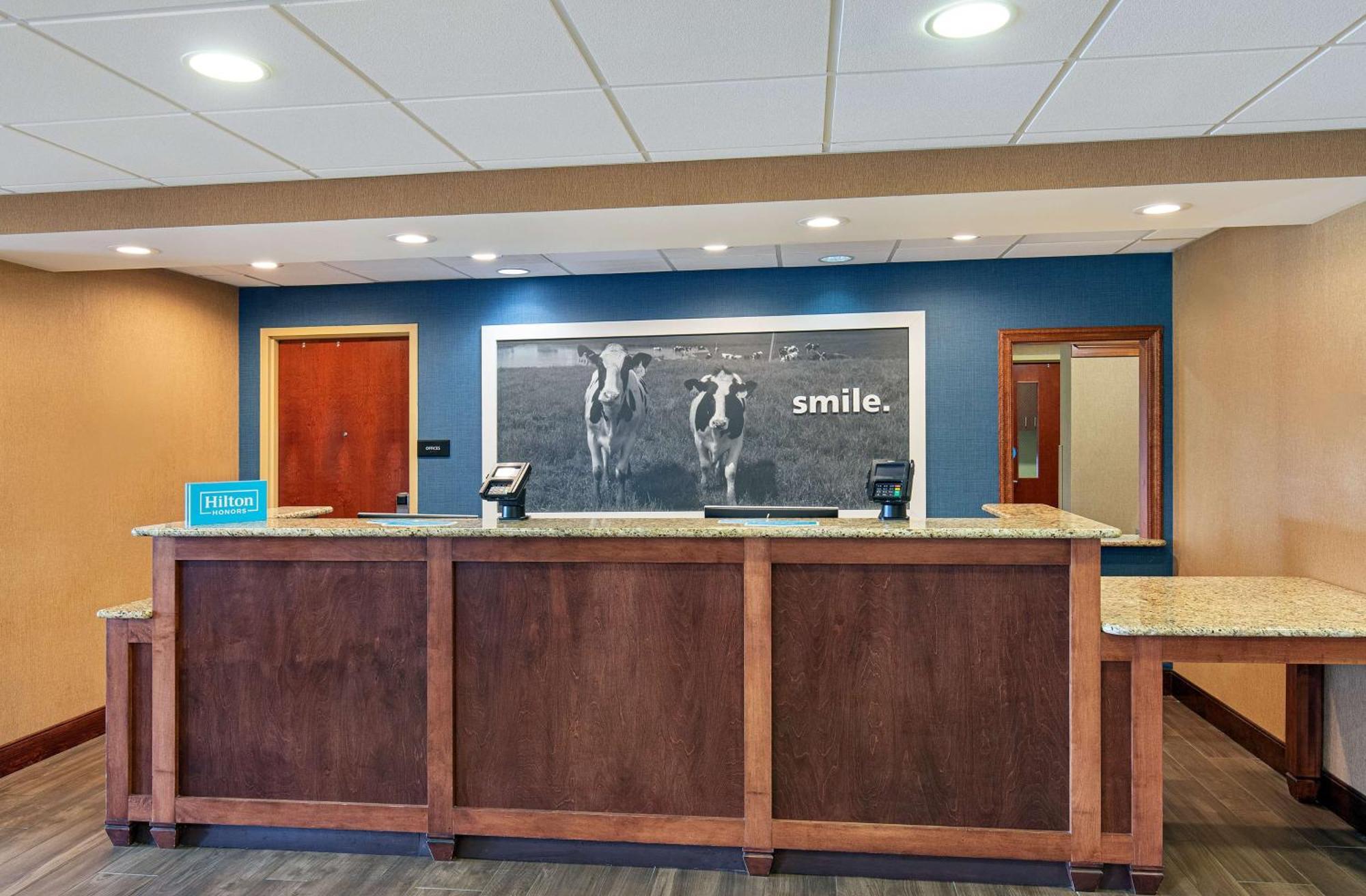 Hampton Inn & Suites Madisonville Exterior foto